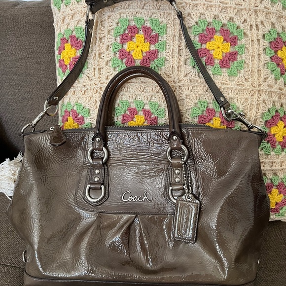 Coach purse Green Olive color - Picture 2 of 10